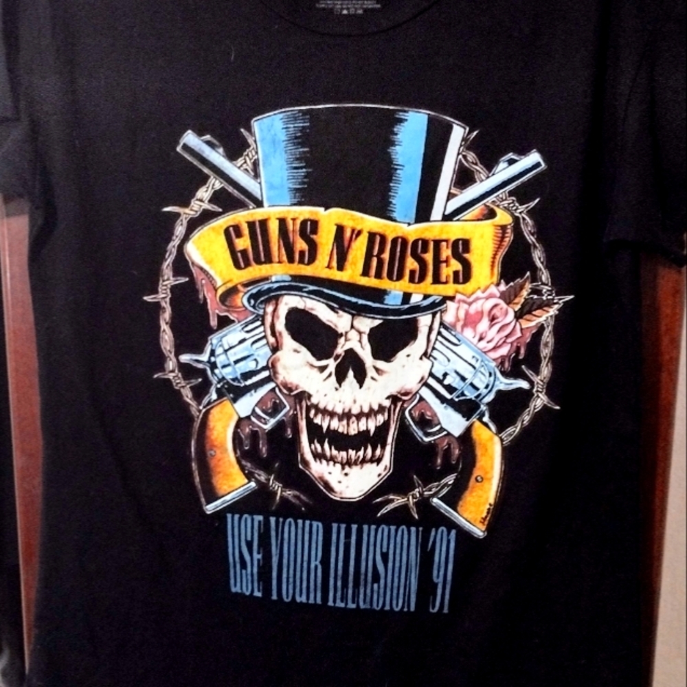 Bravado sz L guns and roses black t shirt
